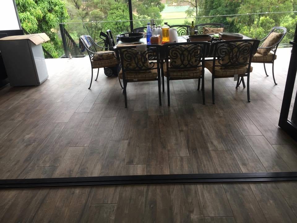 Outdoor dining on timber-look tile — pool surrounds and outdoor tiling in Brisbane by Torrisi Tiling